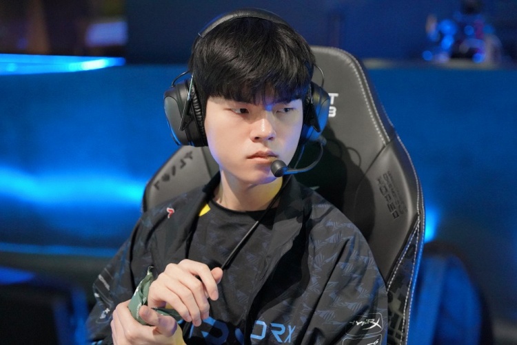 合撕开对手